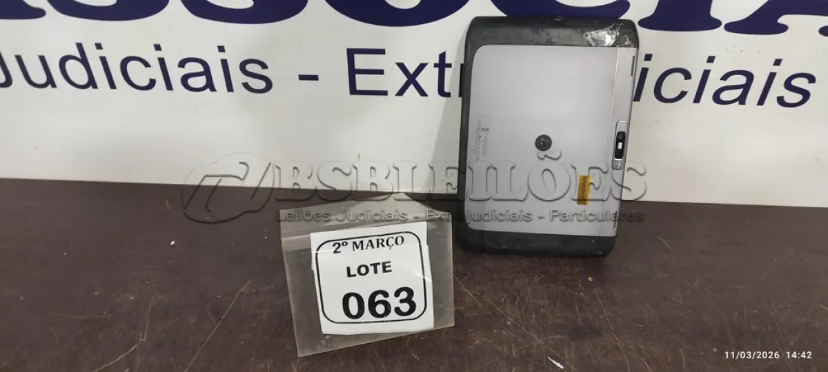 LOTE 063 - 01 TABLET MARCA MOTOROLA. (NO ESTADO) ATENÇÃO! FAZER A VISITAÇÃO ANTES DE ARREMATAR, NÃO SABEMOS SE FUNCIONA, LEILÃO NÃO TEM GARANTIA E NEM DEVOLUÇÃO, SUJEITO A POSSÍVEIS AVARIAS VISÍVEIS/OCULTAS E/OU AUSÊNCIA DE COMPONENTES.