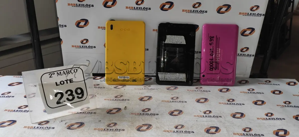 LOTE 239 - 03 TABLETS DE MARCAS E MODELOS DIVERSOS. (NO ESTADO) ATENÇÃO! FAZER A VISITAÇÃO ANTES DE ARREMATAR, NÃO SABEMOS SE FUNCIONA, LEILÃO NÃO TEM GARANTIA E NEM DEVOLUÇÃO, SUJEITO A POSSÍVEIS AVARIAS VISÍVEIS/OCULTAS E/OU AUSÊNCIA DE COMPONENTES.