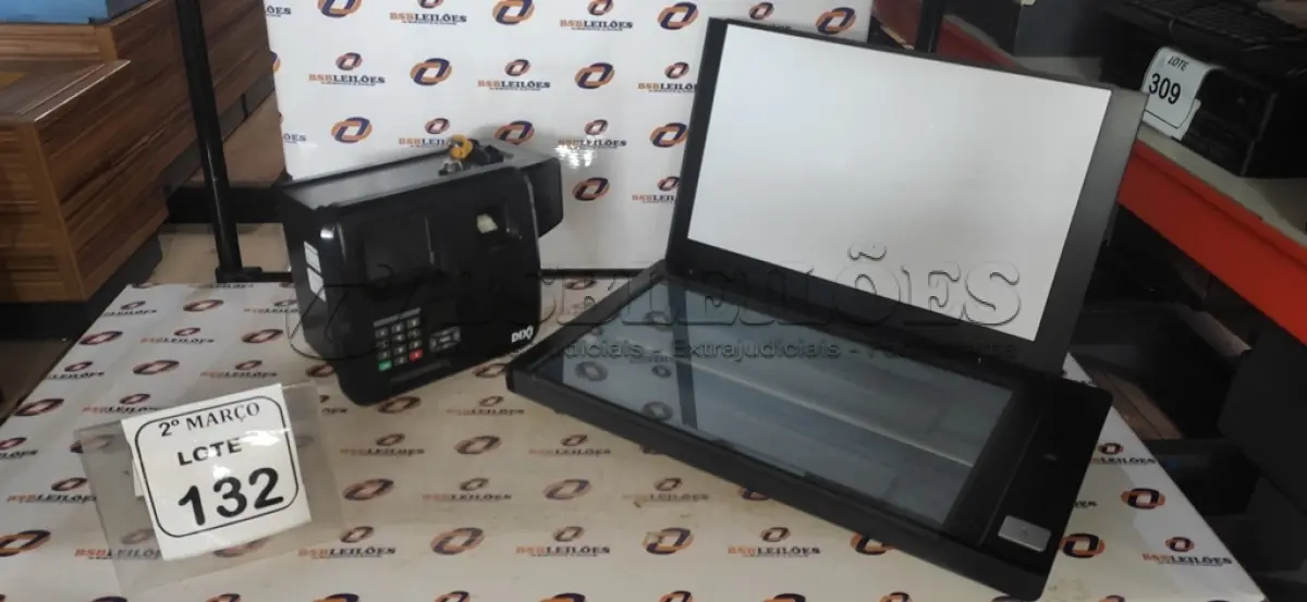 LOTE 132 - 01 RELÓGIO DE PONTO MARCA DIXI E 01 SCANNER MARCA KODAK. (NO ESTADO) ATENÇÃO! FAZER A VISITAÇÃO ANTES DE ARREMATAR, NÃO SABEMOS SE FUNCIONA, LEILÃO NÃO TEM GARANTIA E NEM DEVOLUÇÃO, SUJEITO A POSSÍVEIS AVARIAS VISÍVEIS/OCULTAS E/OU AUSÊNCIA DE COMPONENTES.