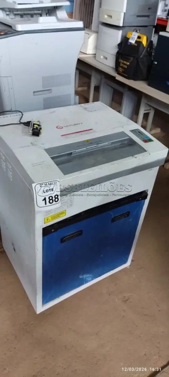 LOTE 188 - 01 FRAGMENTADORA DE PAPEL INDUSTRIAL MODELO S-13 TURBO MARCA SECURITY. (NO ESTADO) ATENÇÃO! FAZER A VISITAÇÃO ANTES DE ARREMATAR, NÃO SABEMOS SE FUNCIONA, LEILÃO NÃO TEM GARANTIA E NEM DEVOLUÇÃO, SUJEITO A POSSÍVEIS AVARIAS VISÍVEIS/OCULTAS E/OU AUSÊNCIA DE COMPONENTES.