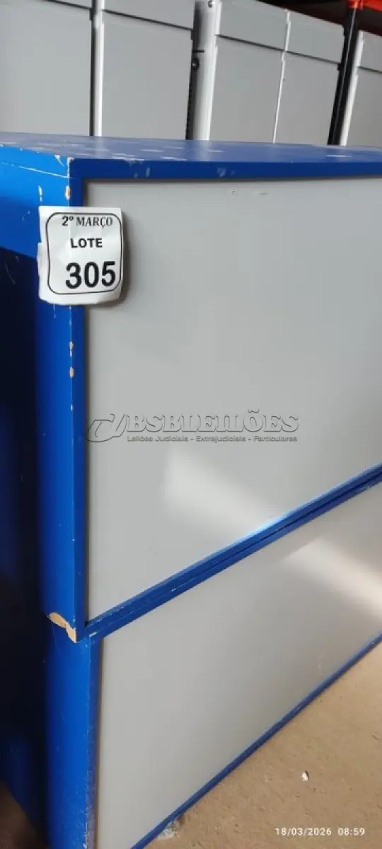 LOTE 305 - 02 ARMÁRIOS BAIXOS EM MADEIRA COM 04 GAVETAS, 01 PORTA E SUPORTE PARA LIXEIRA. (NO ESTADO) ATENÇÃO! FAZER A VISITAÇÃO ANTES DE ARREMATAR, NÃO SABEMOS SE FUNCIONA, LEILÃO NÃO TEM GARANTIA E NEM DEVOLUÇÃO, SUJEITO A POSSÍVEIS AVARIAS VISÍVEIS/OCULTAS E/OU AUSÊNCIA DE COMPONENTES.