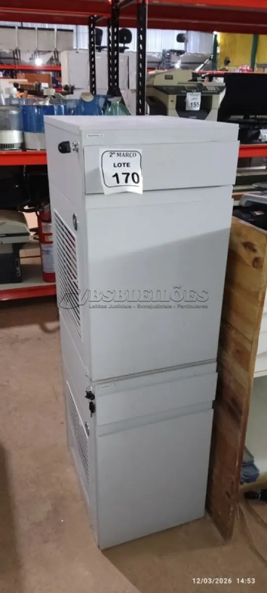 LOTE 170 - 02 ARMÁRIOS PARA CPU COM 01 PORTA E 01 GAVETA. (NO ESTADO) ATENÇÃO! FAZER A VISITAÇÃO ANTES DE ARREMATAR, NÃO SABEMOS SE FUNCIONA, LEILÃO NÃO TEM GARANTIA E NEM DEVOLUÇÃO, SUJEITO A POSSÍVEIS AVARIAS VISÍVEIS/OCULTAS E/OU AUSÊNCIA DE COMPONENTES.