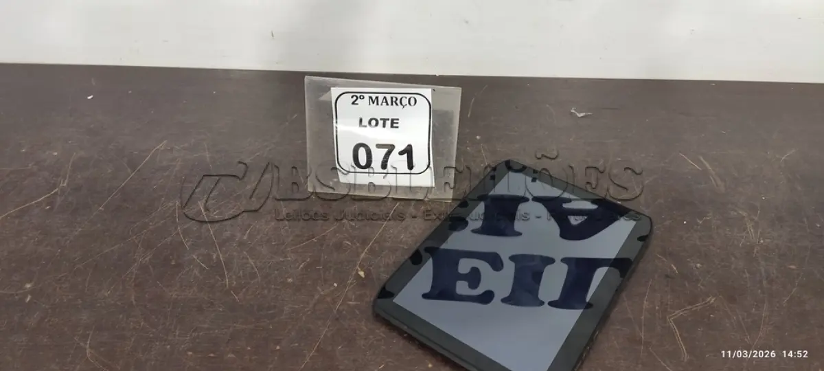 LOTE 071 - 01 TABLET MARCA MOTOROLA. (NO ESTADO) ATENÇÃO! FAZER A VISITAÇÃO ANTES DE ARREMATAR, NÃO SABEMOS SE FUNCIONA, LEILÃO NÃO TEM GARANTIA E NEM DEVOLUÇÃO, SUJEITO A POSSÍVEIS AVARIAS VISÍVEIS/OCULTAS E/OU AUSÊNCIA DE COMPONENTES.