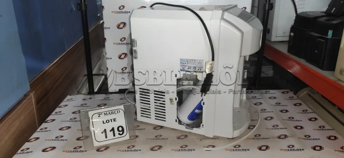 LOTE 119 - 01 PURIFICADOR DE ÁGUA MARCA TOP LIFE. (NO ESTADO) ATENÇÃO! FAZER A VISITAÇÃO ANTES DE ARREMATAR, NÃO SABEMOS SE FUNCIONA, LEILÃO NÃO TEM GARANTIA E NEM DEVOLUÇÃO, SUJEITO A POSSÍVEIS AVARIAS VISÍVEIS/OCULTAS E/OU AUSÊNCIA DE COMPONENTES.