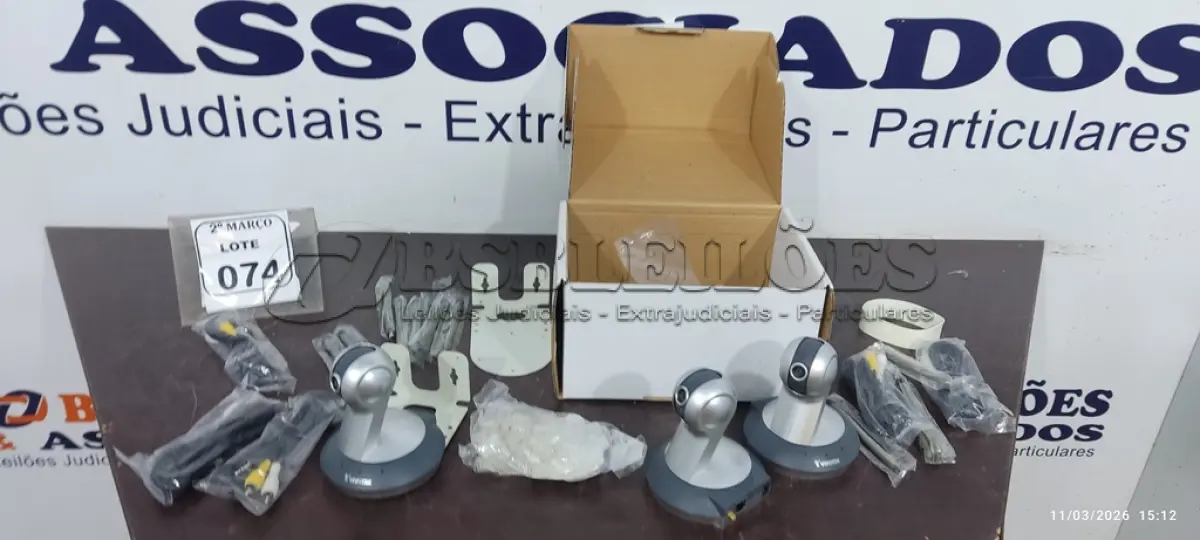 LOTE 074 - 01 CÂMERA NETWORK MARCA VIVOTEK. (NO ESTADO) ATENÇÃO! FAZER A VISITAÇÃO ANTES DE ARREMATAR, NÃO SABEMOS SE FUNCIONA, LEILÃO NÃO TEM GARANTIA E NEM DEVOLUÇÃO, SUJEITO A POSSÍVEIS AVARIAS VISÍVEIS/OCULTAS E/OU AUSÊNCIA DE COMPONENTES.