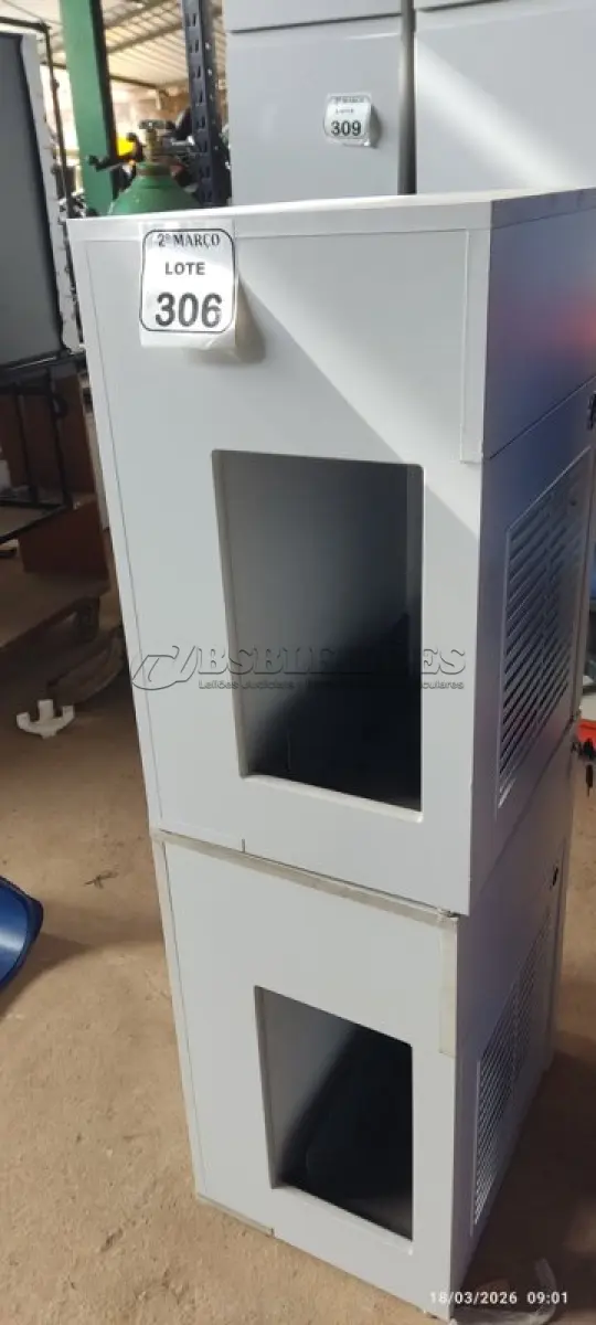 LOTE 306 - 02 ARMÁRIOS PARA CPU COM 01 PORTA E 01 GAVETA. (NO ESTADO) ATENÇÃO! FAZER A VISITAÇÃO ANTES DE ARREMATAR, NÃO SABEMOS SE FUNCIONA, LEILÃO NÃO TEM GARANTIA E NEM DEVOLUÇÃO, SUJEITO A POSSÍVEIS AVARIAS VISÍVEIS/OCULTAS E/OU AUSÊNCIA DE COMPONENTES.