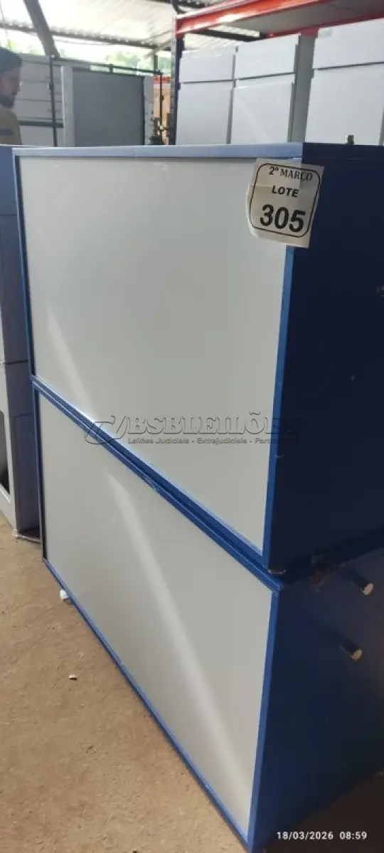 LOTE 305 - 02 ARMÁRIOS BAIXOS EM MADEIRA COM 04 GAVETAS, 01 PORTA E SUPORTE PARA LIXEIRA. (NO ESTADO) ATENÇÃO! FAZER A VISITAÇÃO ANTES DE ARREMATAR, NÃO SABEMOS SE FUNCIONA, LEILÃO NÃO TEM GARANTIA E NEM DEVOLUÇÃO, SUJEITO A POSSÍVEIS AVARIAS VISÍVEIS/OCULTAS E/OU AUSÊNCIA DE COMPONENTES.
