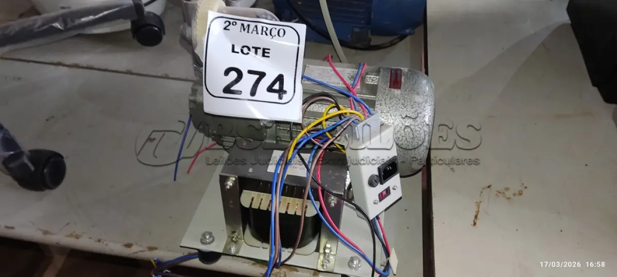 LOTE 274 - 01 BOMBA A VÁCUO. (NO ESTADO) ATENÇÃO! FAZER A VISITAÇÃO ANTES DE ARREMATAR, NÃO SABEMOS SE FUNCIONA, LEILÃO NÃO TEM GARANTIA E NEM DEVOLUÇÃO, SUJEITO A POSSÍVEIS AVARIAS VISÍVEIS/OCULTAS E/OU AUSÊNCIA DE COMPONENTES.