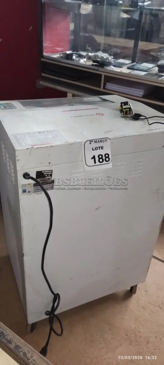 LOTE 188 - 01 FRAGMENTADORA DE PAPEL INDUSTRIAL MODELO S-13 TURBO MARCA SECURITY. (NO ESTADO) ATENÇÃO! FAZER A VISITAÇÃO ANTES DE ARREMATAR, NÃO SABEMOS SE FUNCIONA, LEILÃO NÃO TEM GARANTIA E NEM DEVOLUÇÃO, SUJEITO A POSSÍVEIS AVARIAS VISÍVEIS/OCULTAS E/OU AUSÊNCIA DE COMPONENTES.