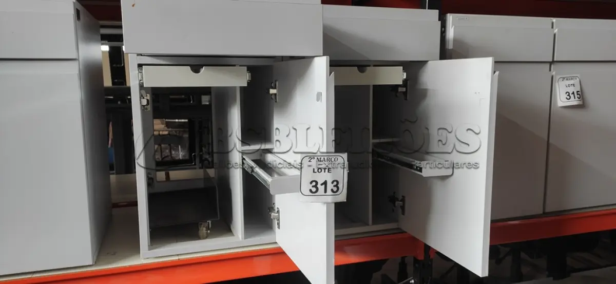 LOTE 313 - 02 ARMÁRIOS PARA CPU COM 01 PORTA E 01 GAVETA. (NO ESTADO) ATENÇÃO! FAZER A VISITAÇÃO ANTES DE ARREMATAR, NÃO SABEMOS SE FUNCIONA, LEILÃO NÃO TEM GARANTIA E NEM DEVOLUÇÃO, SUJEITO A POSSÍVEIS AVARIAS VISÍVEIS/OCULTAS E/OU AUSÊNCIA DE COMPONENTES.