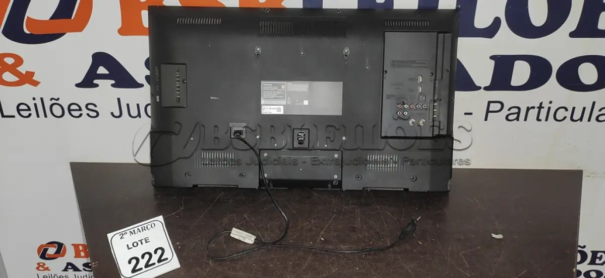 LOTE 222 - 01 TV LCD DE 32’’ MARCA PANASONIC. (NO ESTADO) ATENÇÃO! FAZER A VISITAÇÃO ANTES DE ARREMATAR, NÃO SABEMOS SE FUNCIONA, LEILÃO NÃO TEM GARANTIA E NEM DEVOLUÇÃO, SUJEITO A POSSÍVEIS AVARIAS VISÍVEIS/OCULTAS E/OU AUSÊNCIA DE COMPONENTES.