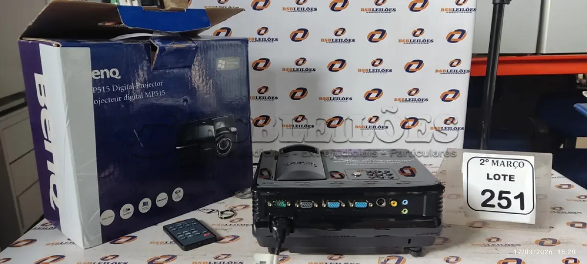 LOTE 251 - 01 PROJETOR MODELO MP515 MARCA BENQ. (NO ESTADO) ATENÇÃO! FAZER A VISITAÇÃO ANTES DE ARREMATAR, NÃO SABEMOS SE FUNCIONA, LEILÃO NÃO TEM GARANTIA E NEM DEVOLUÇÃO, SUJEITO A POSSÍVEIS AVARIAS VISÍVEIS/OCULTAS E/OU AUSÊNCIA DE COMPONENTES.