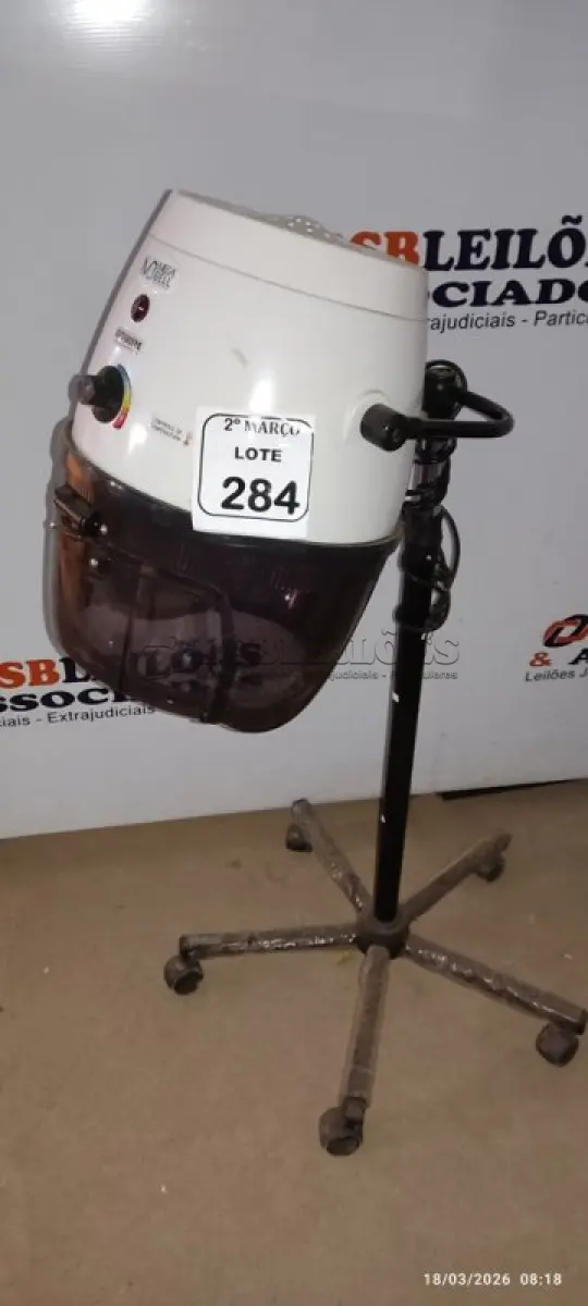 LOTE 284 - 01 SECADOR DE CABELO PROFISSIONAL 220V MARCA MEGA BELL. (NO ESTADO) ATENÇÃO! FAZER A VISITAÇÃO ANTES DE ARREMATAR, NÃO SABEMOS SE FUNCIONA, LEILÃO NÃO TEM GARANTIA E NEM DEVOLUÇÃO, SUJEITO A POSSÍVEIS AVARIAS VISÍVEIS/OCULTAS E/OU AUSÊNCIA DE COMPONENTES.