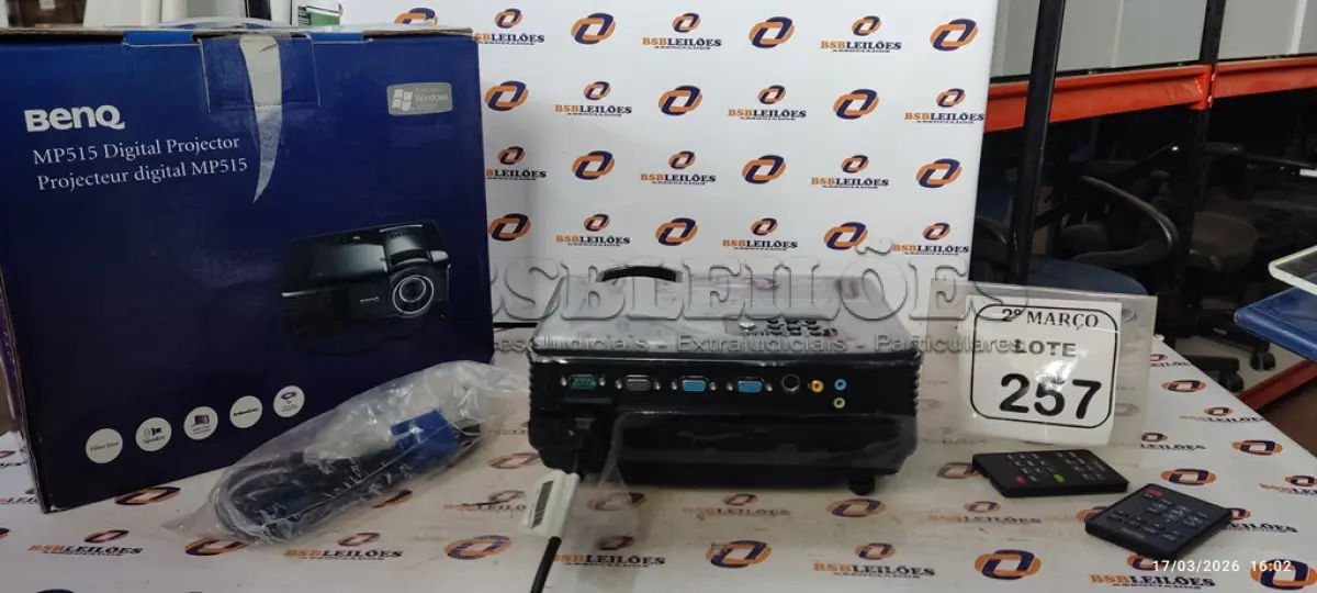 LOTE 257 - 01 PROJETOR MODELO MP515 MARCA BENQ. (NO ESTADO) ATENÇÃO! FAZER A VISITAÇÃO ANTES DE ARREMATAR, NÃO SABEMOS SE FUNCIONA, LEILÃO NÃO TEM GARANTIA E NEM DEVOLUÇÃO, SUJEITO A POSSÍVEIS AVARIAS VISÍVEIS/OCULTAS E/OU AUSÊNCIA DE COMPONENTES.