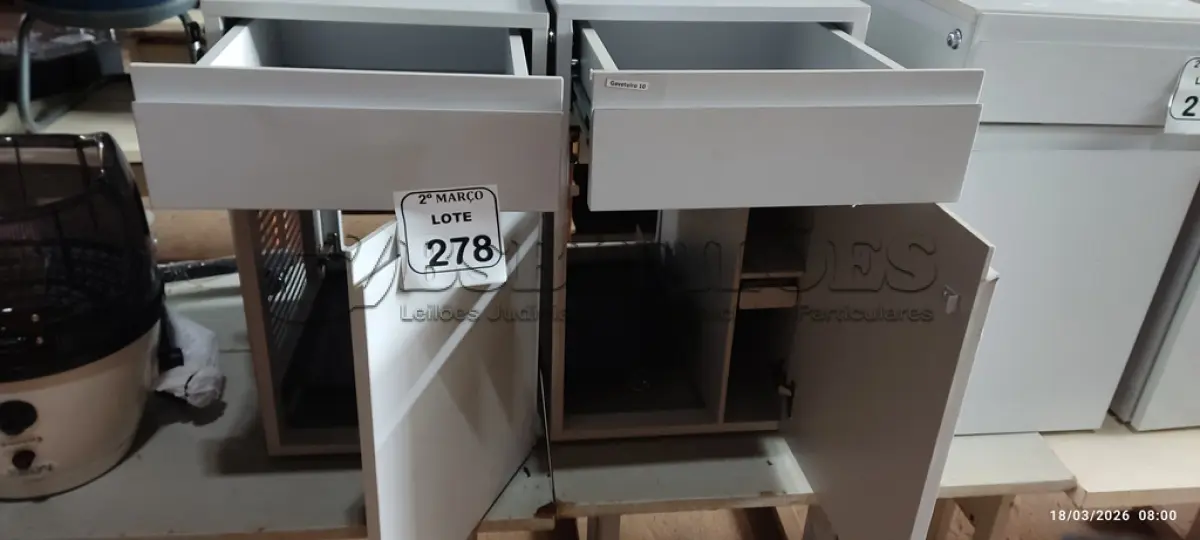 LOTE 278 - 02 ARMÁRIOS PARA CPU COM 01 PORTA E 01 GAVETA. (NO ESTADO) ATENÇÃO! FAZER A VISITAÇÃO ANTES DE ARREMATAR, NÃO SABEMOS SE FUNCIONA, LEILÃO NÃO TEM GARANTIA E NEM DEVOLUÇÃO, SUJEITO A POSSÍVEIS AVARIAS VISÍVEIS/OCULTAS E/OU AUSÊNCIA DE COMPONENTES.