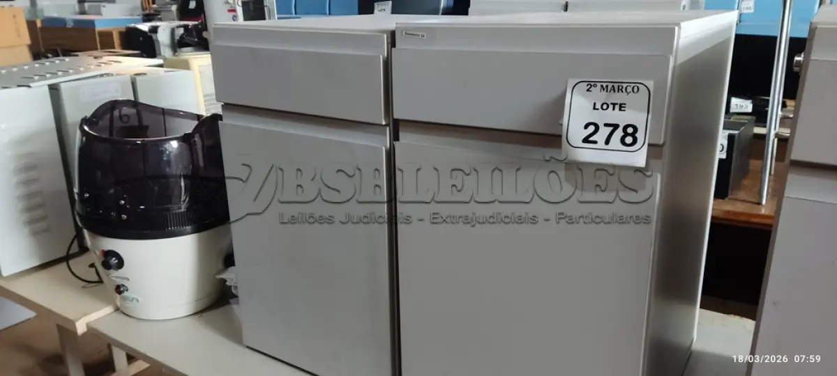 LOTE 278 - 02 ARMÁRIOS PARA CPU COM 01 PORTA E 01 GAVETA. (NO ESTADO) ATENÇÃO! FAZER A VISITAÇÃO ANTES DE ARREMATAR, NÃO SABEMOS SE FUNCIONA, LEILÃO NÃO TEM GARANTIA E NEM DEVOLUÇÃO, SUJEITO A POSSÍVEIS AVARIAS VISÍVEIS/OCULTAS E/OU AUSÊNCIA DE COMPONENTES.