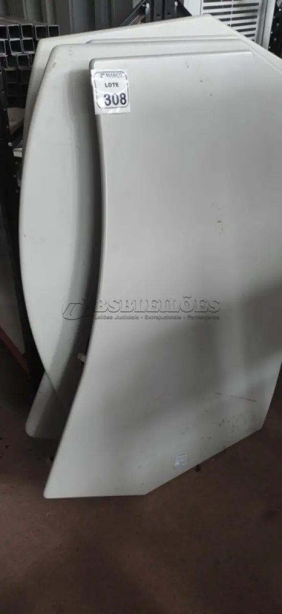 LOTE 308 - 05 TAMPOS DE MESA EM MADEIRA. (NO ESTADO) ATENÇÃO! FAZER A VISITAÇÃO ANTES DE ARREMATAR, NÃO SABEMOS SE FUNCIONA, LEILÃO NÃO TEM GARANTIA E NEM DEVOLUÇÃO, SUJEITO A POSSÍVEIS AVARIAS VISÍVEIS/OCULTAS E/OU AUSÊNCIA DE COMPONENTES.