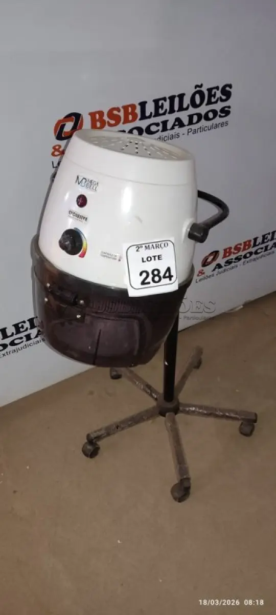 LOTE 284 - 01 SECADOR DE CABELO PROFISSIONAL 220V MARCA MEGA BELL. (NO ESTADO) ATENÇÃO! FAZER A VISITAÇÃO ANTES DE ARREMATAR, NÃO SABEMOS SE FUNCIONA, LEILÃO NÃO TEM GARANTIA E NEM DEVOLUÇÃO, SUJEITO A POSSÍVEIS AVARIAS VISÍVEIS/OCULTAS E/OU AUSÊNCIA DE COMPONENTES.