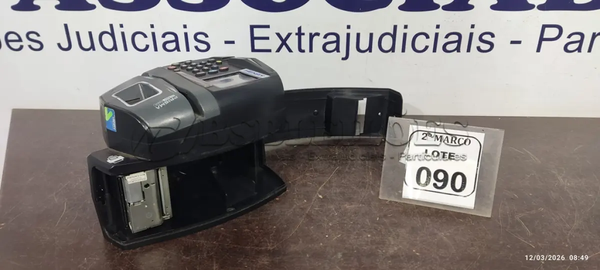 LOTE 090 - 01 RELÓGIO DE PONTO MARCA HENRY. (NO ESTADO) ATENÇÃO! FAZER A VISITAÇÃO ANTES DE ARREMATAR, NÃO SABEMOS SE FUNCIONA, LEILÃO NÃO TEM GARANTIA E NEM DEVOLUÇÃO, SUJEITO A POSSÍVEIS AVARIAS VISÍVEIS/OCULTAS E/OU AUSÊNCIA DE COMPONENTES.