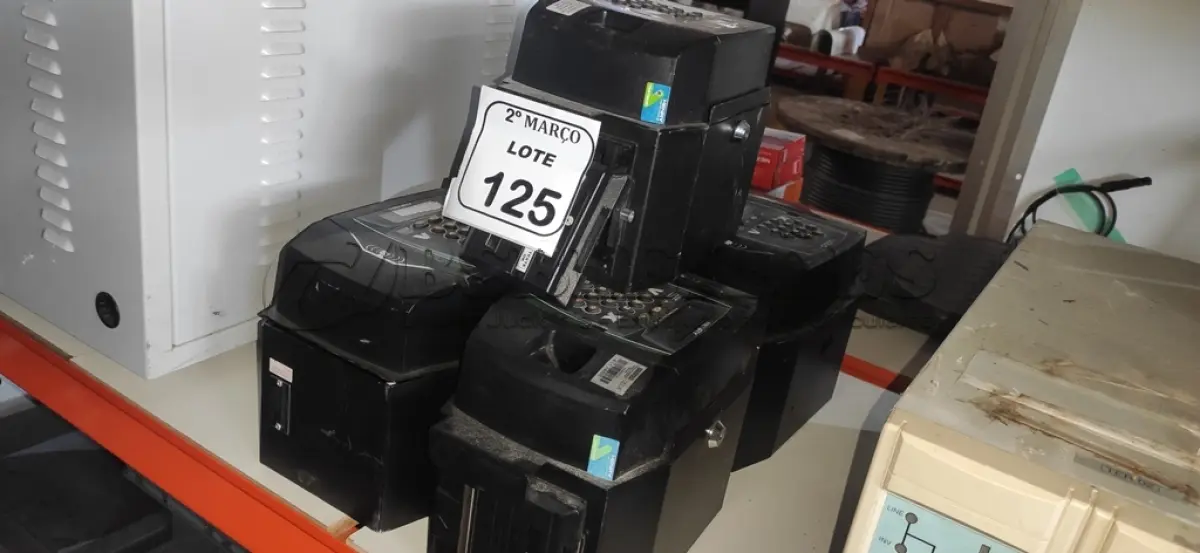 LOTE 125 - 05 RELÓGIOS DE PONTO MARCA HENRY. (NO ESTADO) ATENÇÃO! FAZER A VISITAÇÃO ANTES DE ARREMATAR, NÃO SABEMOS SE FUNCIONA, LEILÃO NÃO TEM GARANTIA E NEM DEVOLUÇÃO, SUJEITO A POSSÍVEIS AVARIAS VISÍVEIS/OCULTAS E/OU AUSÊNCIA DE COMPONENTES.