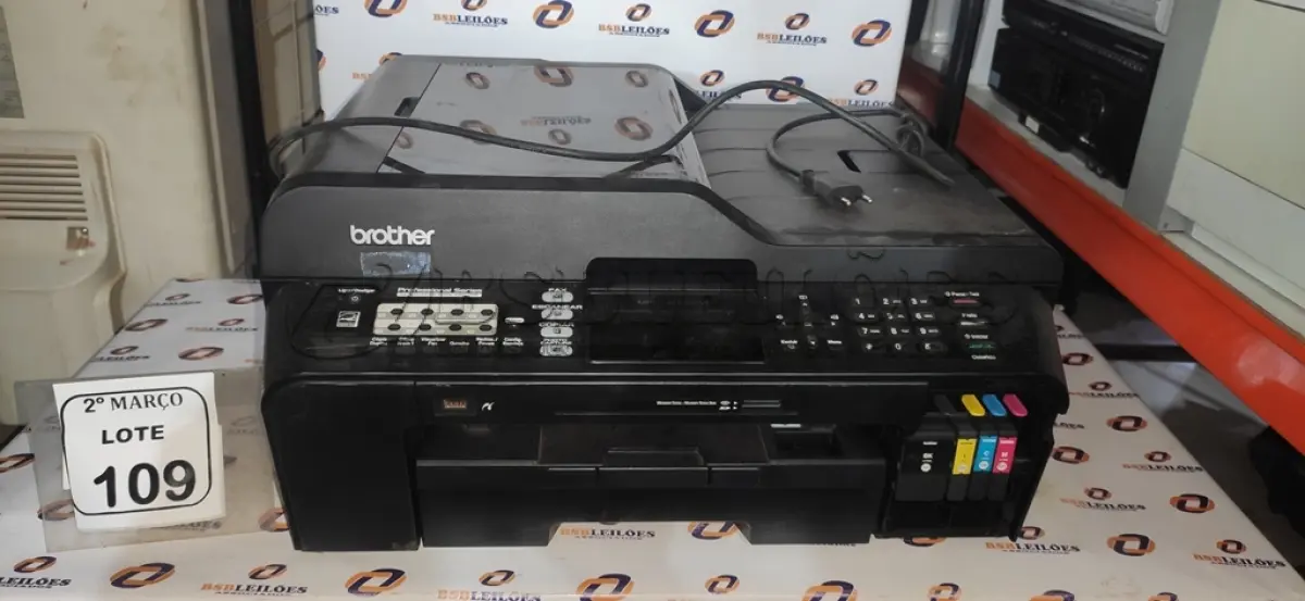 LOTE 109 - 01 IMPRESSORA MULTIFUNCIONAL MODELO MFC-J6710DW MARCA BROTHER. (NO ESTADO) ATENÇÃO! FAZER A VISITAÇÃO ANTES DE ARREMATAR, NÃO SABEMOS SE FUNCIONA, LEILÃO NÃO TEM GARANTIA E NEM DEVOLUÇÃO, SUJEITO A POSSÍVEIS AVARIAS VISÍVEIS/OCULTAS E/OU AUSÊNCIA DE COMPONENTES.