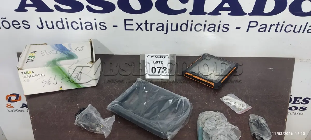 LOTE 073 - 01 TABLET MODELO QAV 801 8GB MARCA TABRA. (NO ESTADO) ATENÇÃO! FAZER A VISITAÇÃO ANTES DE ARREMATAR, NÃO SABEMOS SE FUNCIONA, LEILÃO NÃO TEM GARANTIA E NEM DEVOLUÇÃO, SUJEITO A POSSÍVEIS AVARIAS VISÍVEIS/OCULTAS E/OU AUSÊNCIA DE COMPONENTES.