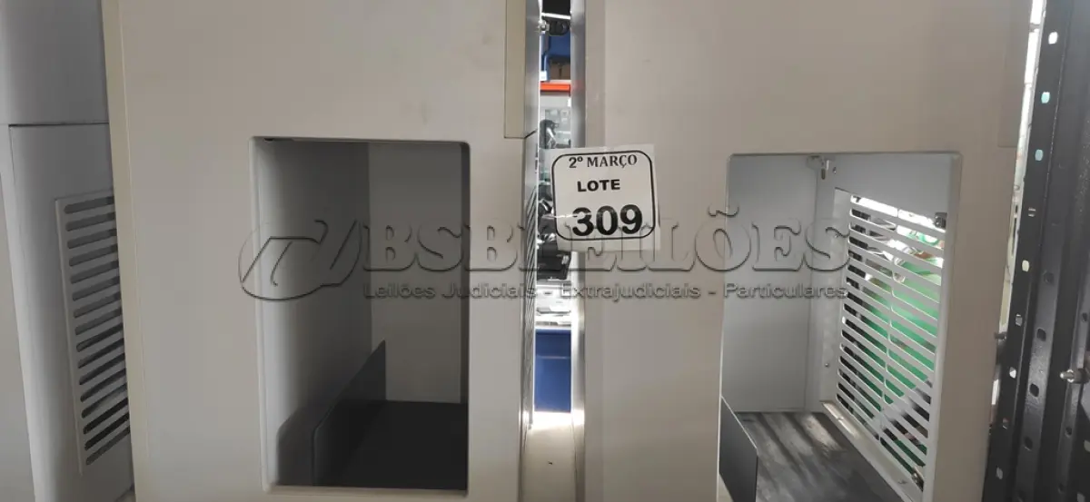 LOTE 309 - 02 ARMÁRIOS PARA CPU COM 01 PORTA E 01 GAVETA. (NO ESTADO) ATENÇÃO! FAZER A VISITAÇÃO ANTES DE ARREMATAR, NÃO SABEMOS SE FUNCIONA, LEILÃO NÃO TEM GARANTIA E NEM DEVOLUÇÃO, SUJEITO A POSSÍVEIS AVARIAS VISÍVEIS/OCULTAS E/OU AUSÊNCIA DE COMPONENTES.
