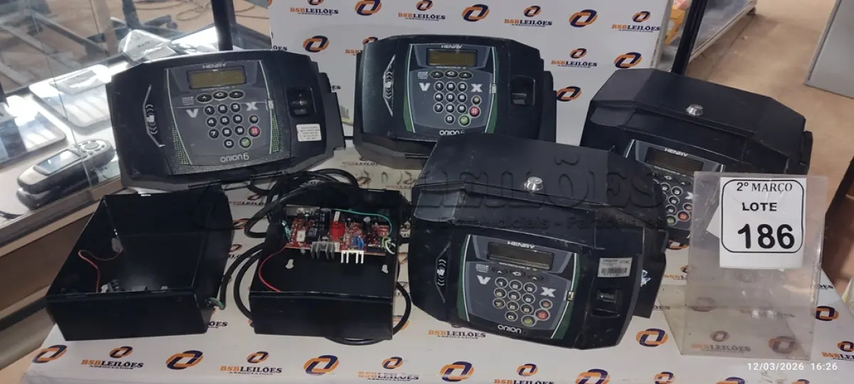 LOTE 186 - 04 RELÓGIOS DE PONTO MARCA HENRY. (NO ESTADO) ATENÇÃO! FAZER A VISITAÇÃO ANTES DE ARREMATAR, NÃO SABEMOS SE FUNCIONA, LEILÃO NÃO TEM GARANTIA E NEM DEVOLUÇÃO, SUJEITO A POSSÍVEIS AVARIAS VISÍVEIS/OCULTAS E/OU AUSÊNCIA DE COMPONENTES.