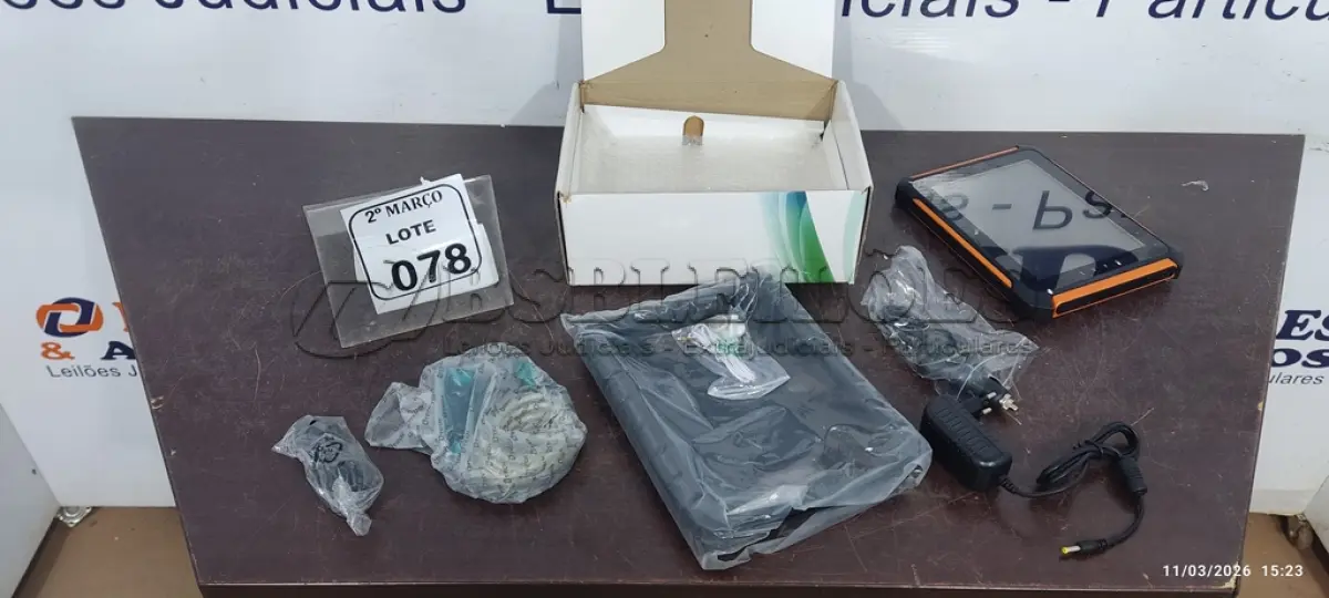 LOTE 078 - 01 TABLET MODELO QAV 801 8GB MARCA TABRA. (NO ESTADO) ATENÇÃO! FAZER A VISITAÇÃO ANTES DE ARREMATAR, NÃO SABEMOS SE FUNCIONA, LEILÃO NÃO TEM GARANTIA E NEM DEVOLUÇÃO, SUJEITO A POSSÍVEIS AVARIAS VISÍVEIS/OCULTAS E/OU AUSÊNCIA DE COMPONENTES.