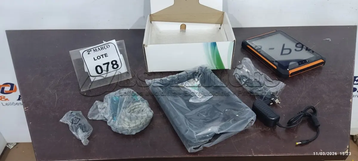 LOTE 078 - 01 TABLET MODELO QAV 801 8GB MARCA TABRA. (NO ESTADO) ATENÇÃO! FAZER A VISITAÇÃO ANTES DE ARREMATAR, NÃO SABEMOS SE FUNCIONA, LEILÃO NÃO TEM GARANTIA E NEM DEVOLUÇÃO, SUJEITO A POSSÍVEIS AVARIAS VISÍVEIS/OCULTAS E/OU AUSÊNCIA DE COMPONENTES.
