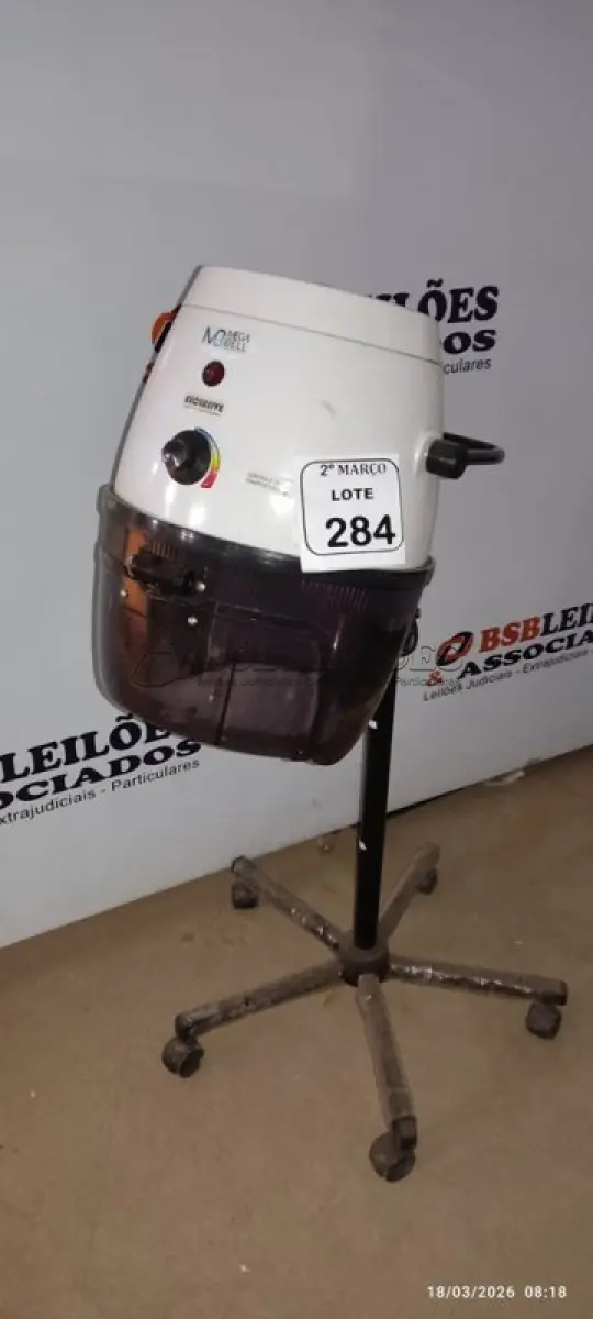 LOTE 284 - 01 SECADOR DE CABELO PROFISSIONAL 220V MARCA MEGA BELL. (NO ESTADO) ATENÇÃO! FAZER A VISITAÇÃO ANTES DE ARREMATAR, NÃO SABEMOS SE FUNCIONA, LEILÃO NÃO TEM GARANTIA E NEM DEVOLUÇÃO, SUJEITO A POSSÍVEIS AVARIAS VISÍVEIS/OCULTAS E/OU AUSÊNCIA DE COMPONENTES.