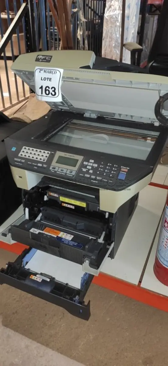 LOTE 163 - 01 IMPRESSORA MULTIFUNCIONAL MODELO MFC-8480DN MARCA BROTHER. (NO ESTADO) ATENÇÃO! FAZER A VISITAÇÃO ANTES DE ARREMATAR, NÃO SABEMOS SE FUNCIONA, LEILÃO NÃO TEM GARANTIA E NEM DEVOLUÇÃO, SUJEITO A POSSÍVEIS AVARIAS VISÍVEIS/OCULTAS E/OU AUSÊNCIA DE COMPONENTES.
