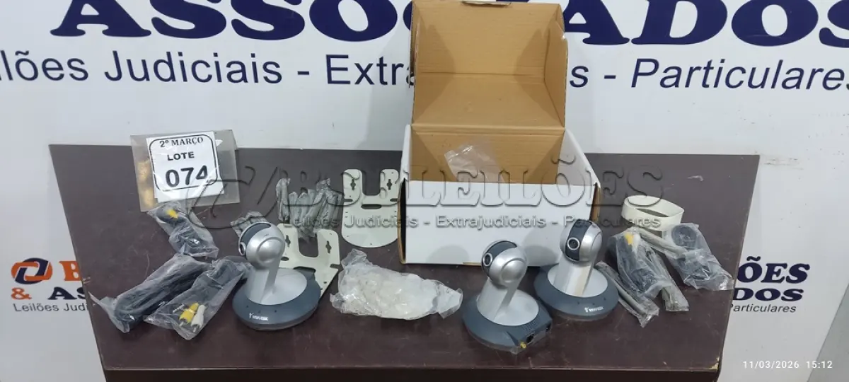 LOTE 074 - 01 CÂMERA NETWORK MARCA VIVOTEK. (NO ESTADO) ATENÇÃO! FAZER A VISITAÇÃO ANTES DE ARREMATAR, NÃO SABEMOS SE FUNCIONA, LEILÃO NÃO TEM GARANTIA E NEM DEVOLUÇÃO, SUJEITO A POSSÍVEIS AVARIAS VISÍVEIS/OCULTAS E/OU AUSÊNCIA DE COMPONENTES.
