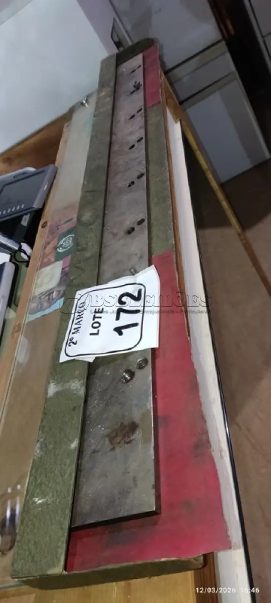 LOTE 172 - 01 LÂMINA PARA GUILHOTINA DE 1M. (NO ESTADO) ATENÇÃO! FAZER A VISITAÇÃO ANTES DE ARREMATAR, NÃO SABEMOS SE FUNCIONA, LEILÃO NÃO TEM GARANTIA E NEM DEVOLUÇÃO, SUJEITO A POSSÍVEIS AVARIAS VISÍVEIS/OCULTAS E/OU AUSÊNCIA DE COMPONENTES.