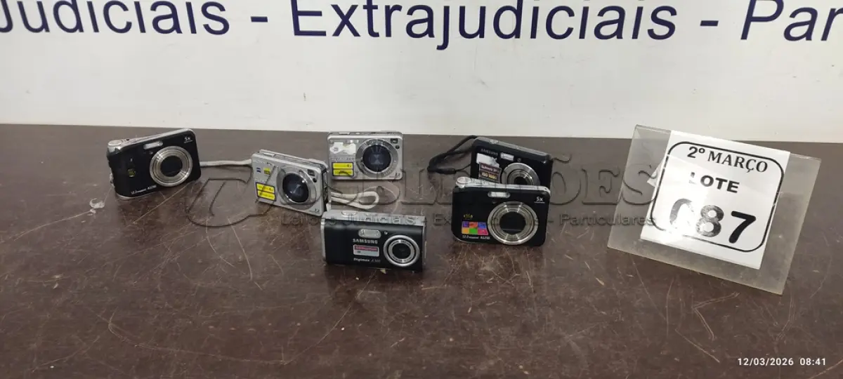 LOTE 087 - 06 CÂMERAS DIGITAIS DE MARCAS E MODELOS DIVERSOS. (NO ESTADO) ATENÇÃO! FAZER A VISITAÇÃO ANTES DE ARREMATAR, NÃO SABEMOS SE FUNCIONA, LEILÃO NÃO TEM GARANTIA E NEM DEVOLUÇÃO, SUJEITO A POSSÍVEIS AVARIAS VISÍVEIS/OCULTAS E/OU AUSÊNCIA DE COMPONENTES.