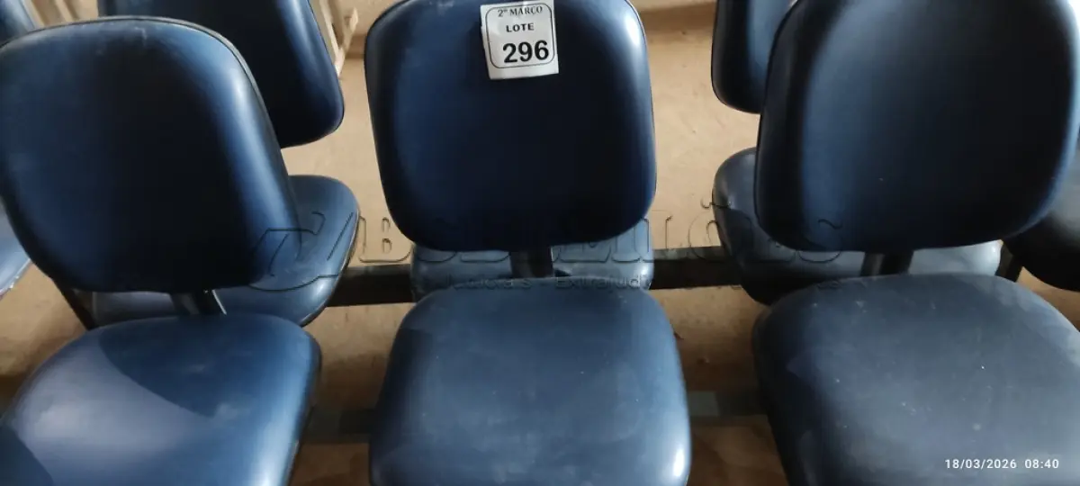 LOTE 295 - 01 CADEIRA TIPO LONGARINA COM 03 LUGARES NA COR AZUL. (NO ESTADO) ATENÇÃO! FAZER A VISITAÇÃO ANTES DE ARREMATAR, NÃO SABEMOS SE FUNCIONA, LEILÃO NÃO TEM GARANTIA E NEM DEVOLUÇÃO, SUJEITO A POSSÍVEIS AVARIAS VISÍVEIS/OCULTAS E/OU AUSÊNCIA DE COMPONENTES.