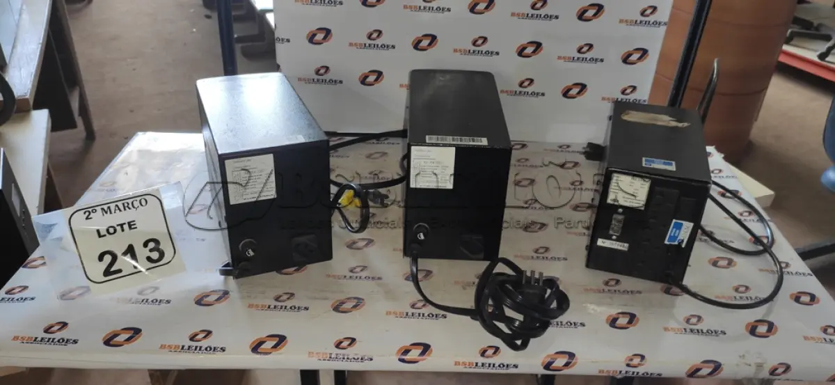 LOTE 213 - 02 ESTABILIZADORES E 01 NOBREAK DE 1000 KVA. (NO ESTADO) ATENÇÃO! FAZER A VISITAÇÃO ANTES DE ARREMATAR, NÃO SABEMOS SE FUNCIONA, LEILÃO NÃO TEM GARANTIA E NEM DEVOLUÇÃO, SUJEITO A POSSÍVEIS AVARIAS VISÍVEIS/OCULTAS E/OU AUSÊNCIA DE COMPONENTES.