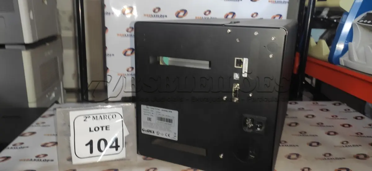 LOTE 104 - 01 IMPRESSORA DE ETIQUETAS MARCA GODEX. (NO ESTADO) ATENÇÃO! FAZER A VISITAÇÃO ANTES DE ARREMATAR, NÃO SABEMOS SE FUNCIONA, LEILÃO NÃO TEM GARANTIA E NEM DEVOLUÇÃO, SUJEITO A POSSÍVEIS AVARIAS VISÍVEIS/OCULTAS E/OU AUSÊNCIA DE COMPONENTES.