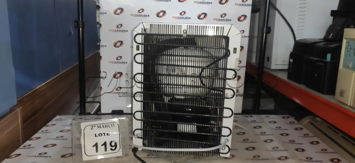 LOTE 119 - 01 PURIFICADOR DE ÁGUA MARCA TOP LIFE. (NO ESTADO) ATENÇÃO! FAZER A VISITAÇÃO ANTES DE ARREMATAR, NÃO SABEMOS SE FUNCIONA, LEILÃO NÃO TEM GARANTIA E NEM DEVOLUÇÃO, SUJEITO A POSSÍVEIS AVARIAS VISÍVEIS/OCULTAS E/OU AUSÊNCIA DE COMPONENTES.