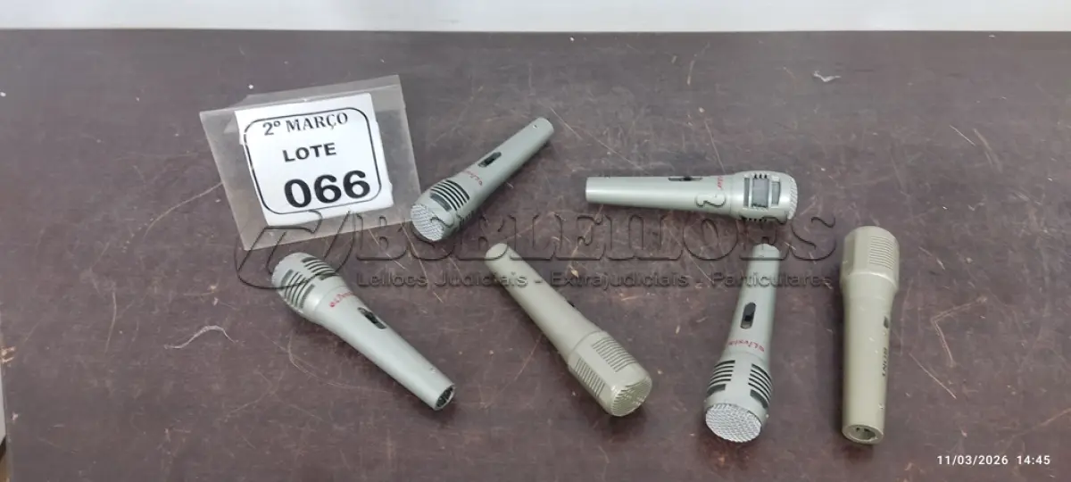 LOTE 066 - 06 MICROFONES DE MARCAS E MODELOS DIVERSOS. (NO ESTADO) ATENÇÃO! FAZER A VISITAÇÃO ANTES DE ARREMATAR, NÃO SABEMOS SE FUNCIONA, LEILÃO NÃO TEM GARANTIA E NEM DEVOLUÇÃO, SUJEITO A POSSÍVEIS AVARIAS VISÍVEIS/OCULTAS E/OU AUSÊNCIA DE COMPONENTES.