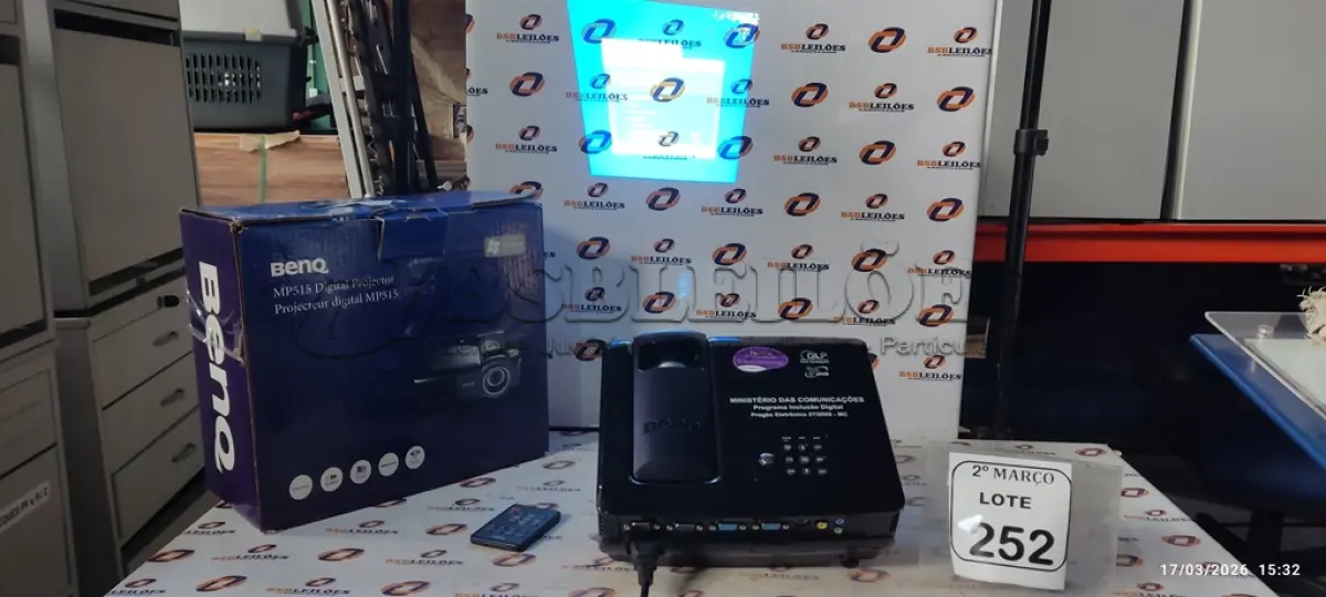 LOTE 252 - 01 PROJETOR MODELO MP515 MARCA BENQ. (NO ESTADO) ATENÇÃO! FAZER A VISITAÇÃO ANTES DE ARREMATAR, NÃO SABEMOS SE FUNCIONA, LEILÃO NÃO TEM GARANTIA E NEM DEVOLUÇÃO, SUJEITO A POSSÍVEIS AVARIAS VISÍVEIS/OCULTAS E/OU AUSÊNCIA DE COMPONENTES.