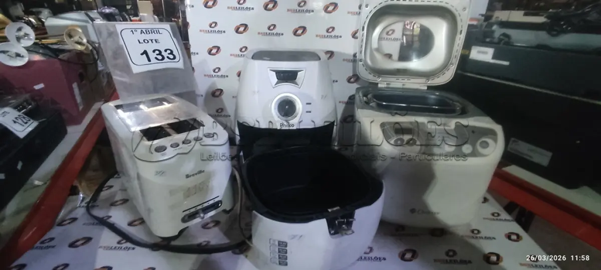 LOTE 133 - 01PANIFICADORA ELÉTRICA MARCA CADENCE,01 TORRADEIRA ELÉTRICA 110V MARCA BREVILLE E 01 AIR FRYER COM AVARIAS MARCA PHILCO. (NO ESTADO) ATENÇÃO! FAZER A VISITAÇÃO ANTES DE ARREMATAR, NÃO SABEMOS SE FUNCIONA, LEILÃO NÃO TEM GARANTIA E NEM DEVOLUÇÃO, SUJEITO A POSSÍVEIS AVARIAS VISÍVEIS/OCULTAS E/OU AUSÊNCIA DE COMPONENTES.