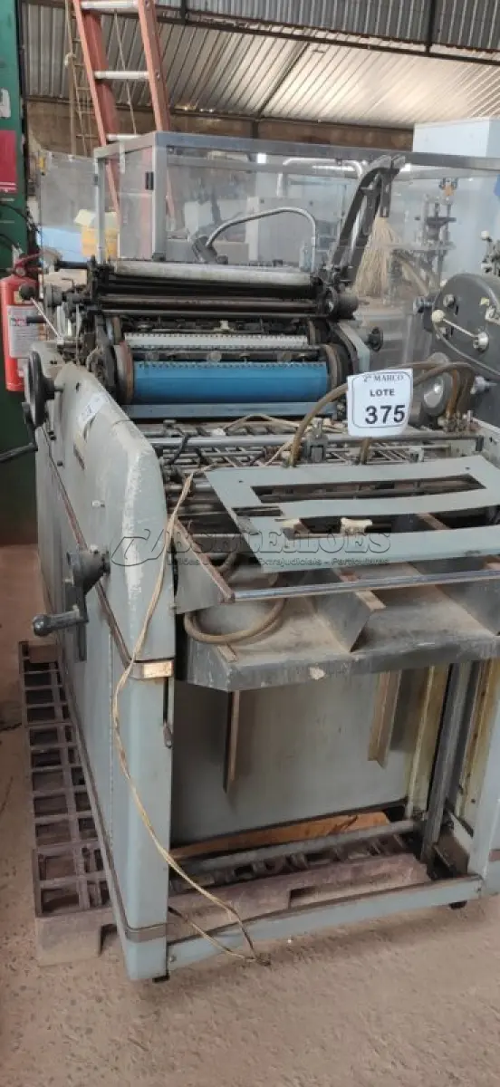 LOTE 375 - 01 MÁQUINA IMPRESSORA OFFSET MARCA MULTILITH 1250N.  (NO ESTADO) ATENÇÃO! FAZER A VISITAÇÃO ANTES DE ARREMATAR, NÃO SABEMOS SE FUNCIONA. LEILÃO NÃO TEM GARANTIA E NEM DEVOLUÇÃO, SUJEITO A POSSÍVEIS AVARIAS VISÍVEIS/OCULTAS E/OU AUSÊNCIA DE COMPONENTES.