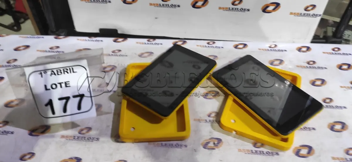 LOTE 177 - 02 TABLETS MARCA CCE. (NO ESTADO) ATENÇÃO! FAZER A VISITAÇÃO ANTES DE ARREMATAR, NÃO SABEMOS SE FUNCIONA, LEILÃO NÃO TEM GARANTIA E NEM DEVOLUÇÃO, SUJEITO A POSSÍVEIS AVARIAS VISÍVEIS/OCULTAS E/OU AUSÊNCIA DE COMPONENTES.