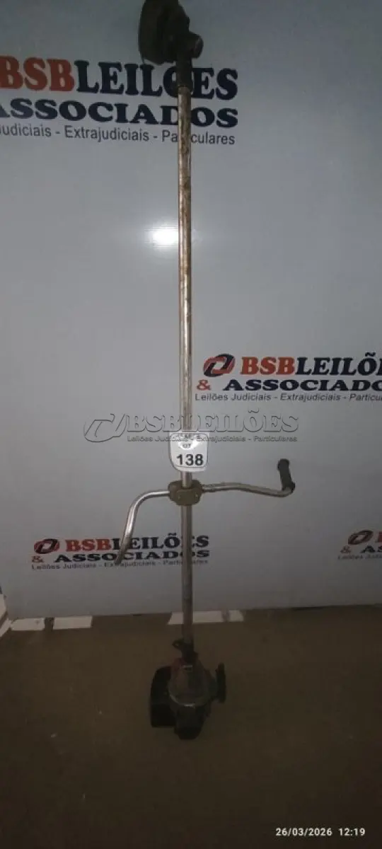LOTE 138 - 01 MÁQUINA ROÇADEIRA INCOMPLETA. (NO ESTADO) ATENÇÃO! FAZER A VISITAÇÃO ANTES DE ARREMATAR, NÃO SABEMOS SE FUNCIONA, LEILÃO NÃO TEM GARANTIA E NEM DEVOLUÇÃO, SUJEITO A POSSÍVEIS AVARIAS VISÍVEIS/OCULTAS E/OU AUSÊNCIA DE COMPONENTES.