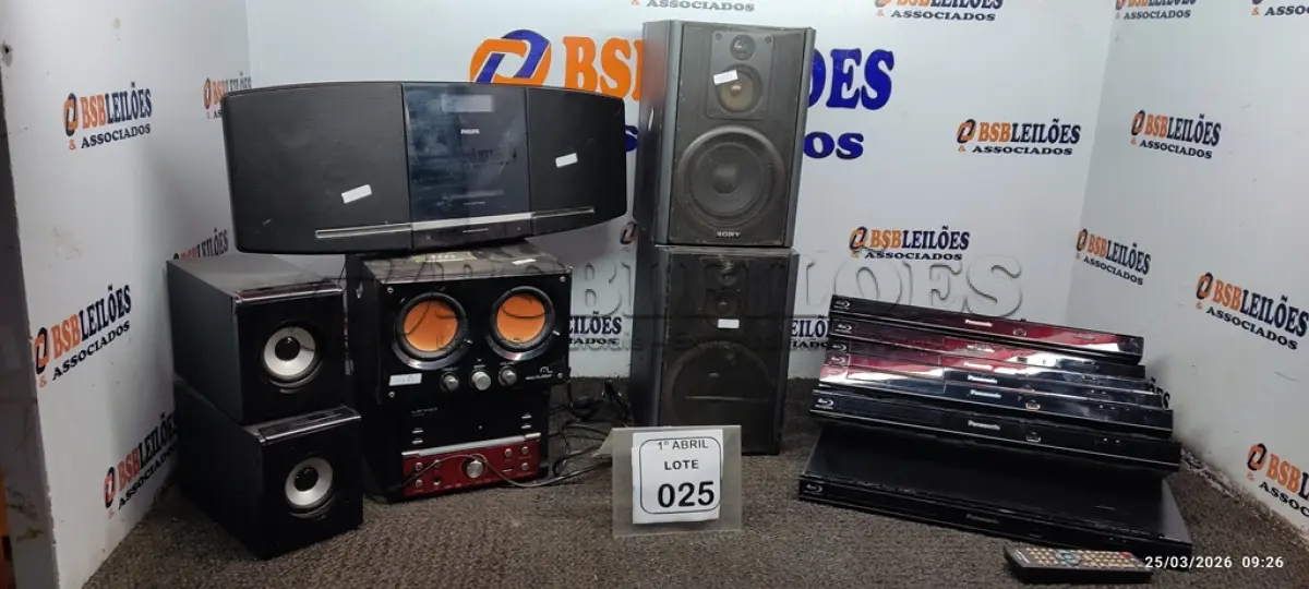 LOTE 025 - 04 BLU-RAY DISC MODELO DMP-BD75 MARCA PANASONIC, 01 MICRO SYSTEM MARCA PHILIPS, 01 CAIXA DE SOM MARCA MULTILASER, 01 APARELHO DE SOM MARCA LENDEX E 03 CAIXAS DE SOM. (NO ESTADO) ATENÇÃO! FAZER A VISITAÇÃO ANTES DE ARREMATAR, NÃO SABEMOS SE FUNCIONA, LEILÃO NÃO TEM GARANTIA E NEM DEVOLUÇÃO, SUJEITO A POSSÍVEIS AVARIAS VISÍVEIS/OCULTAS E/OU AUSÊNCIA DE COMPONENTES.