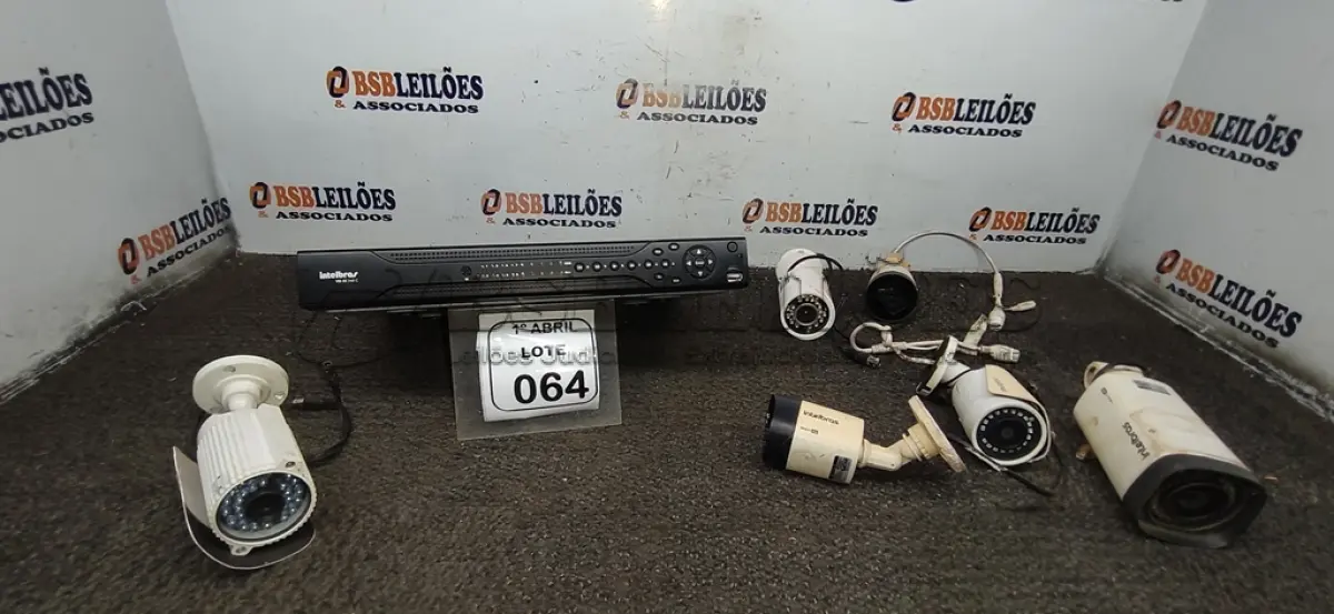 LOTE 064 - 01 DVR MARCA INTELBRAS E 06 CÂMERAS DE MONITORAMENTO MARCA INTELBRAS. (NO ESTADO) ATENÇÃO! FAZER A VISITAÇÃO ANTES DE ARREMATAR, NÃO SABEMOS SE FUNCIONA, LEILÃO NÃO TEM GARANTIA E NEM DEVOLUÇÃO, SUJEITO A POSSÍVEIS AVARIAS VISÍVEIS/OCULTAS E/OU AUSÊNCIA DE COMPONENTES.