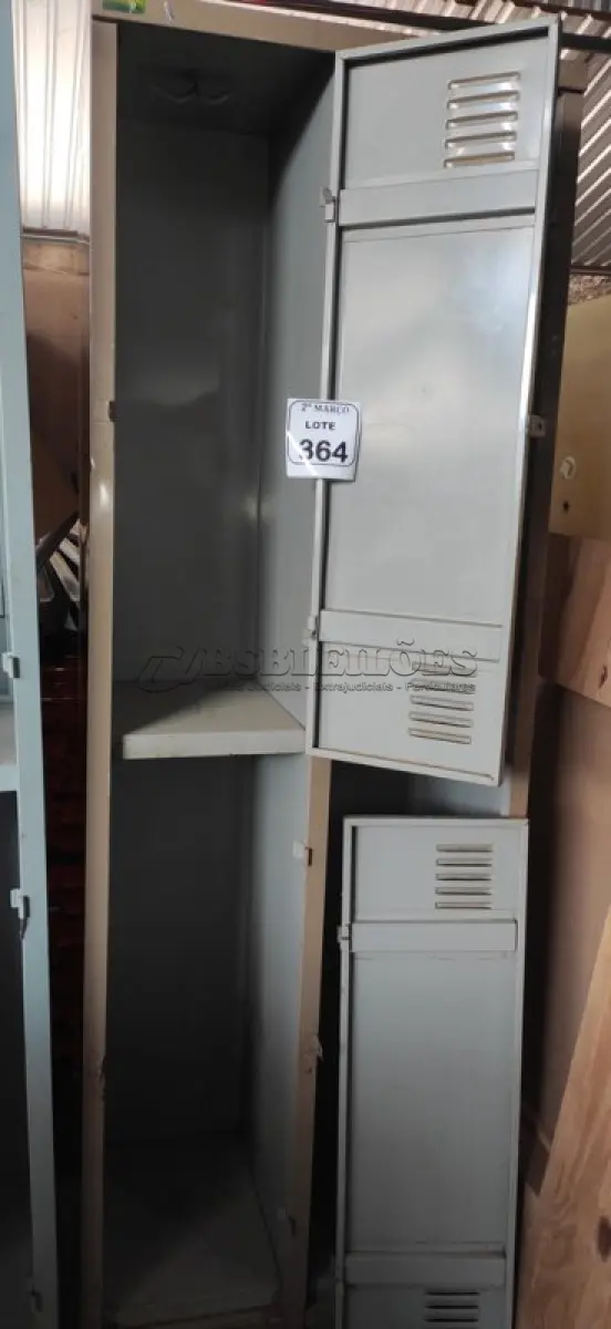 LOTE 364 - 01 ARMÁRIO DE FERRO COM 04 PORTAS. (NO ESTADO) ATENÇÃO! FAZER A VISITAÇÃO ANTES DE ARREMATAR, NÃO SABEMOS SE FUNCIONA, LEILÃO NÃO TEM GARANTIA E NEM DEVOLUÇÃO, SUJEITO A POSSÍVEIS AVARIAS VISÍVEIS/OCULTAS E/OU AUSÊNCIA DE COMPONENTES.