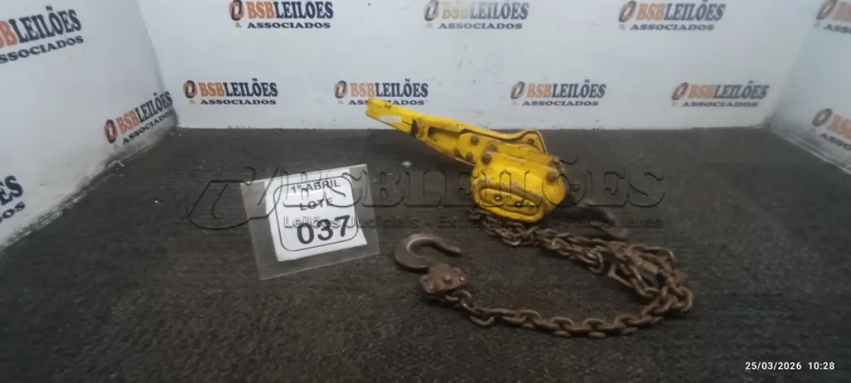 LOTE 037 - 01 TALHA MANUAL DE ALAVANCA. (NO ESTADO) ATENÇÃO! FAZER A VISITAÇÃO ANTES DE ARREMATAR, NÃO SABEMOS SE FUNCIONA, LEILÃO NÃO TEM GARANTIA E NEM DEVOLUÇÃO, SUJEITO A POSSÍVEIS AVARIAS VISÍVEIS/OCULTAS E/OU AUSÊNCIA DE COMPONENTES.