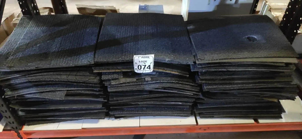 LOTE 074 - 01 LOTE COM GRANDE QUANTIDADE DE TAPETES EMBORRACHADO. (NO ESTADO) ATENÇÃO! FAZER A VISITAÇÃO ANTES DE ARREMATAR, NÃO SABEMOS SE FUNCIONA, LEILÃO NÃO TEM GARANTIA E NEM DEVOLUÇÃO, SUJEITO A POSSÍVEIS AVARIAS VISÍVEIS/OCULTAS E/OU AUSÊNCIA DE COMPONENTES.